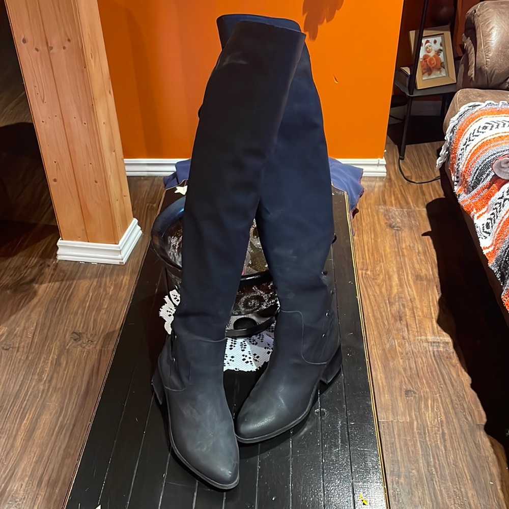 Forever 21 high boots la d up back